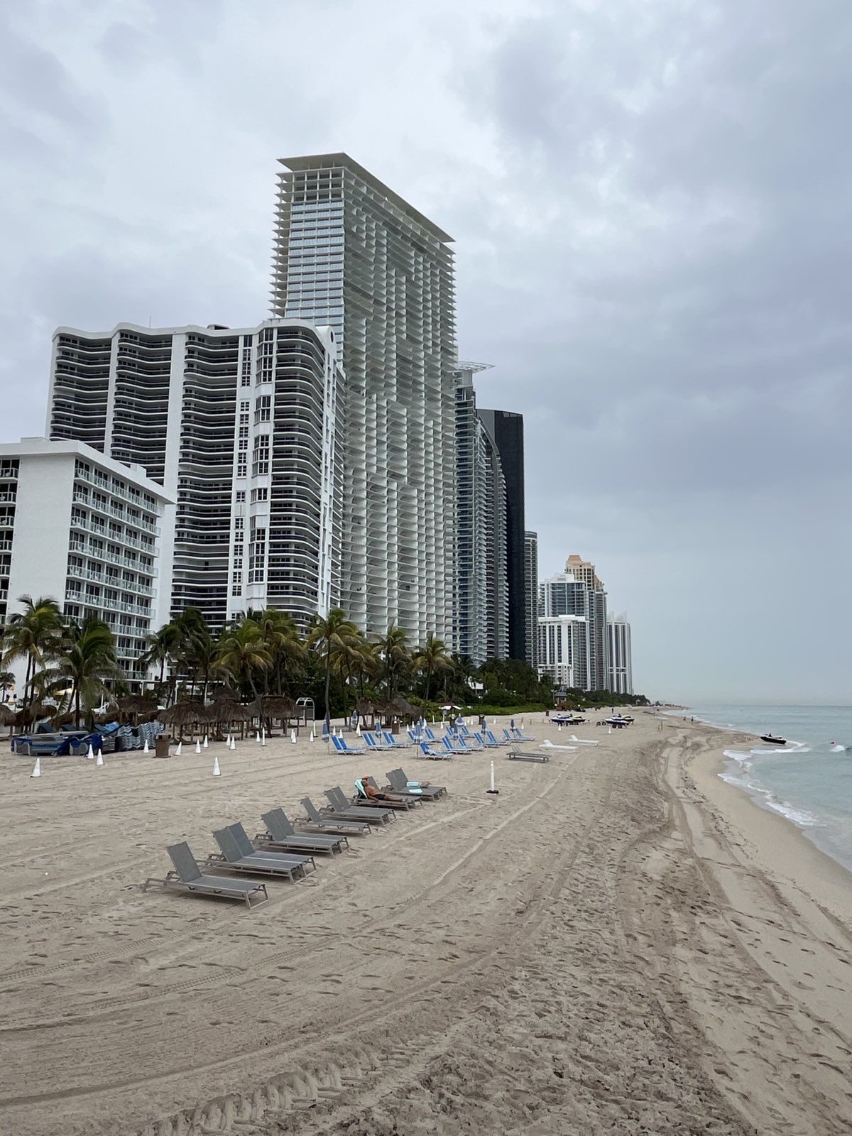 Beach Days and Relief: How MMJ Delivery Fits into the Sunny Isles Lifestyle